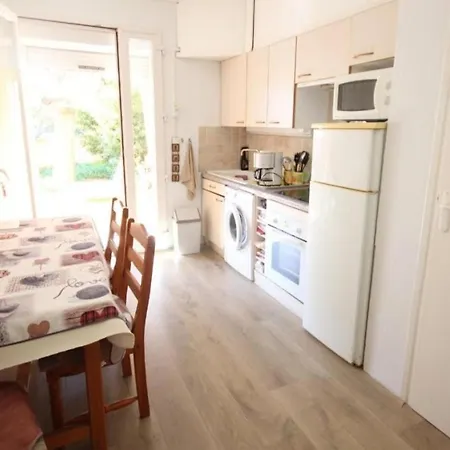 Jolie Avec Terrasse De Plain Pied 100 De La Mer, 2 Chambres, 2 Salle De Bain Et Cuisine Apartment Portiragnes