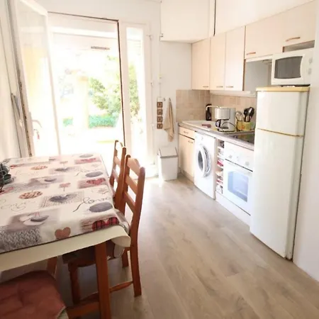 Jolie Avec Terrasse De Plain Pied 100 De La Mer, 2 Chambres, 2 Salle De Bain Et Cuisine *